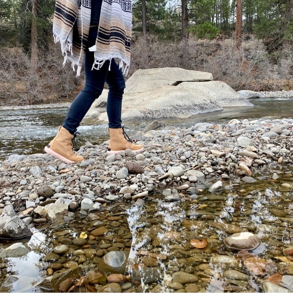 sorel explorer boot - Picture 2 of 7